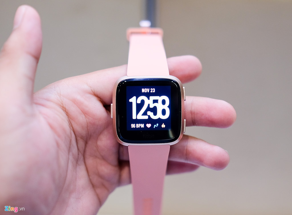 Fitbit Versa ra mắt tại VN: Thời trang, pin 4 ngày giá 5,5 triệu